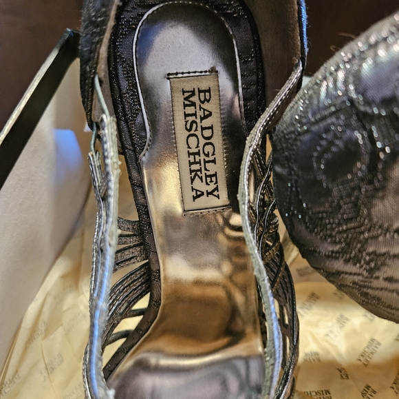 Badgley Mischka stiletto heel lace high heels. - Picture 7 of 10